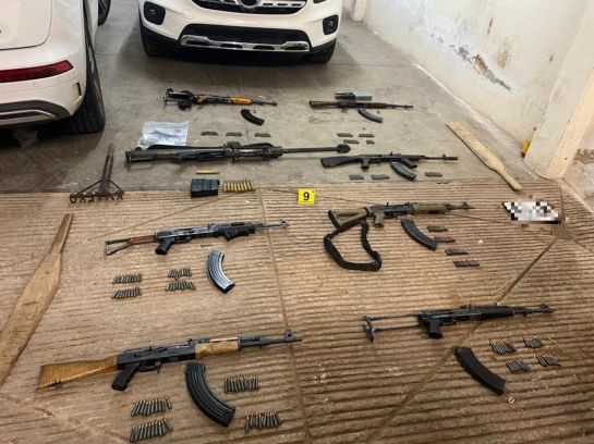 Detienen a presuntos integrantes del CJNG con un arsenal de armas Detienen a presuntos integrantes del CJNG con un arsenal de armas