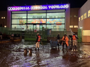 Atienden autoridades desbordamiento del río Santiago en Xochimilco Atienden autoridades desbordamiento del río Santiago en Xochimilco