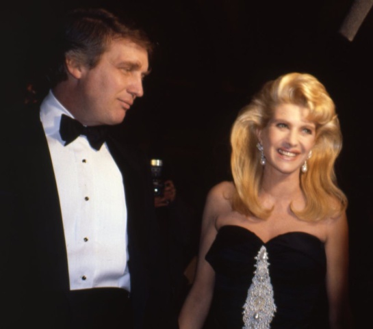 Ivana conoció a Donald Trump en uno de sus viajes como modelo. Ivana conoció a Donald Trump en uno de sus viajes como modelo.