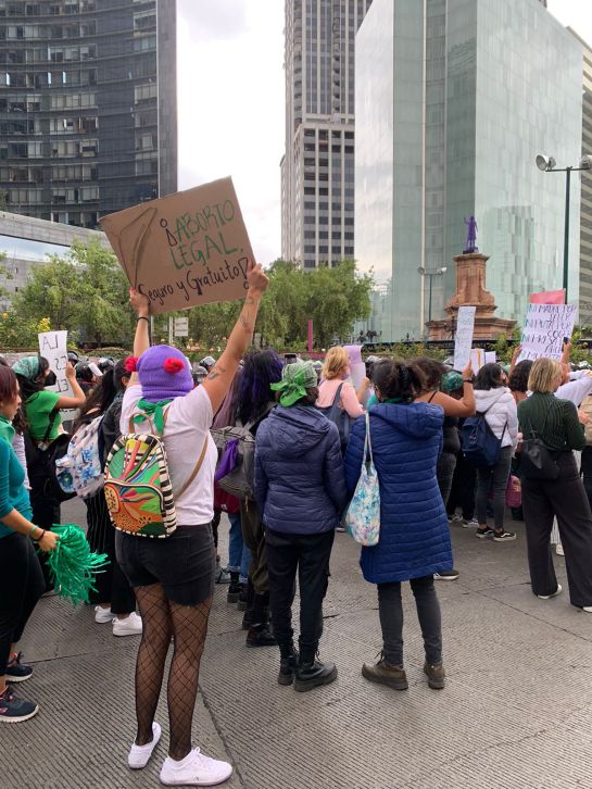 Colectivos feministas marchan a favor del aborto legal y seguro en CDMX Colectivos feministas marchan a favor del aborto legal y seguro en CDMX