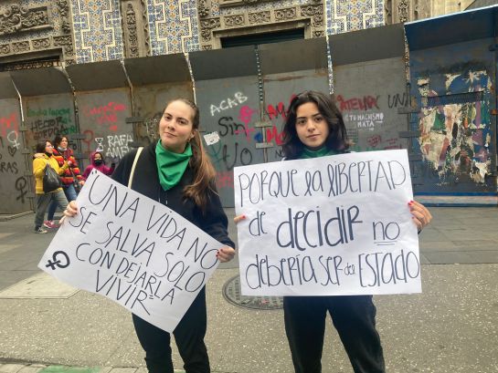 Colectivos feministas marchan a favor del aborto legal y seguro en CDMX Colectivos feministas marchan a favor del aborto legal y seguro en CDMX