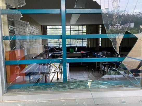 Vandalizan encapuchados CCH Sur Vandalizan encapuchados CCH Sur