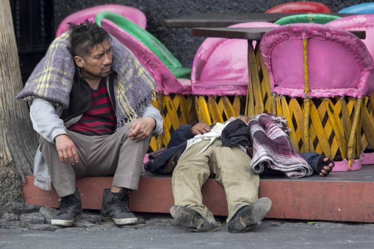 indigentes, frío: Así se defienden los indigentes del frío en la Ciudad de  México | Así Las Cosas | W Radio Mexico