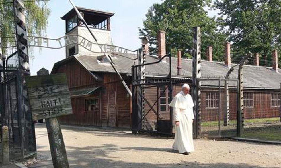 [Fotogalería] El Papa Francisco recorre el campo de exterminio nazi de Auschwitz-Birkenau
