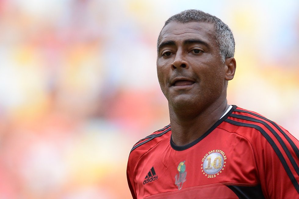 El goleador brasileño Romario se retiró del futbol a los 43 años con el América do Rio de su país El goleador brasileño Romario se retiró del futbol a los 43 años con el América do Rio de su país