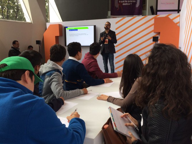 Así se vive "El País con tu futuro" Así se vive "El País con tu futuro"