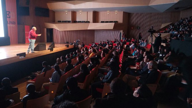 Así se vive "El País con tu futuro" Así se vive "El País con tu futuro"