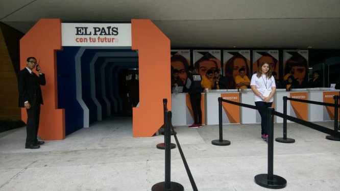 Así se vive "El País con tu futuro" Así se vive "El País con tu futuro"