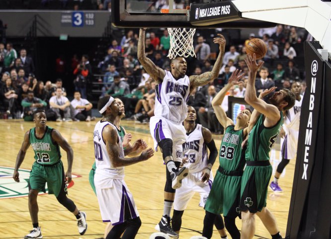El 3 de diciembre de 2015, los Celtics de Boston vencieron por marcador de 114-97 a los Kings de Sacramento en la Arena Ciudad de México