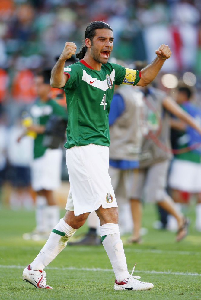 Rafa celebra el triunfo del Tricolor sobre Irán en el debut de los entonces dirigidos por Ricardo La Volpe en Alemania 2006 Rafa celebra el triunfo del Tricolor sobre Irán en el debut de los entonces dirigidos por Ricardo La Volpe en Alemania 2006