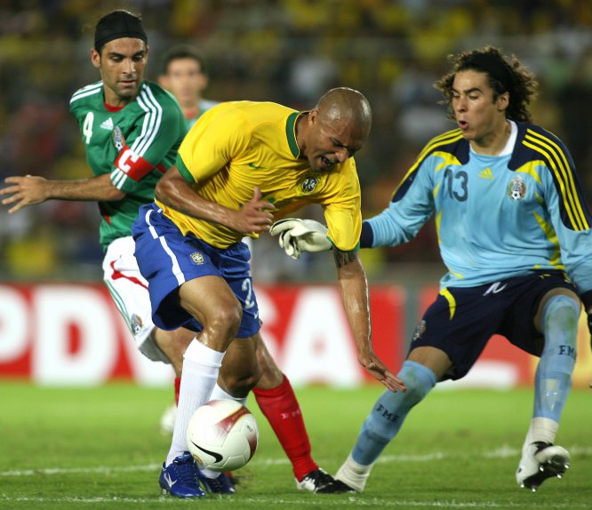 La imagen data del 27 de junio de 2007, día que México debutó en la Copa América celebrada en Venezuela con una victoria por 2-0 sobre Brasil, que a la postre se coronó La imagen data del 27 de junio de 2007, día que México debutó en la Copa América celebrada en Venezuela con una victoria por 2-0 sobre Brasil, que a la postre se coronó