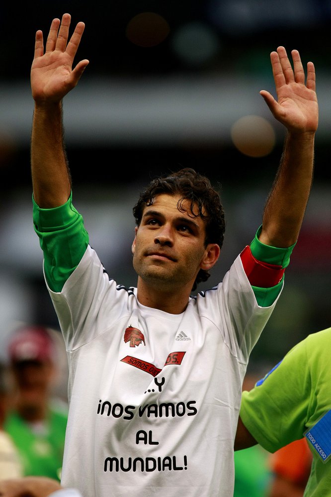 Márquez celebra la clasificación de México al Mundial de Sudáfrica 2010, esto luego de que el Tri goleara 4-1 a El Salvador en el Estadio Azteca en octubre de 2009 Márquez celebra la clasificación de México al Mundial de Sudáfrica 2010, esto luego de que el Tri goleara 4-1 a El Salvador en el Estadio Azteca en octubre de 2009