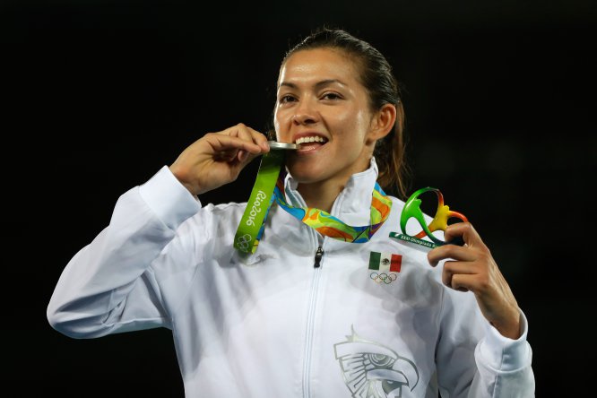 La taekwondoín María del Rosario Espinoza fue distinguida por el Comité Olímpico Mexicano (COM) como la mejor deportista olímpica de la historia.Y no es para menos, pues la originaria de Guasave, Sinaloa, es la única mexicana hasta la fecha en subirse al podio en tres ediciones de Juegos Olímpicos (Beijing 2008, Londres 2012 y Río 2016) La taekwondoín María del Rosario Espinoza fue distinguida por el Comité Olímpico Mexicano (COM) como la mejor deportista olímpica de la historia.Y no es para menos, pues la originaria de Guasave, Sinaloa, es la única mexicana hasta la fecha en subirse al podio en tres ediciones de Juegos Olímpicos (Beijing 2008, Londres 2012 y Río 2016)
