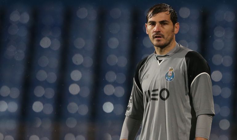cada vez responsabilidad Canoa Iker Casillas regala camiseta a un aficionado del Real Madrid | Deportes |  W Radio Mexico