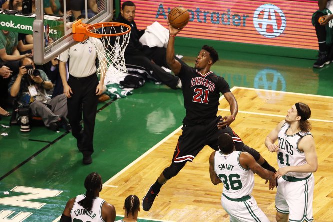Los amantes del deporte ráfaga están más que contentos con el comienzo de los playoffs de la NBA. La imagen corresponde al juego que Chicago Bulls derrotó 106-102 a los Celtics de Boston Los amantes del deporte ráfaga están más que contentos con el comienzo de los playoffs de la NBA. La imagen corresponde al juego que Chicago Bulls derrotó 106-102 a los Celtics de Boston