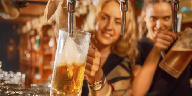 Beber grandes cantidades de alcohol tiene efectos nocivos para la salud, entre ellos, deprime el sistema inmune. Sin embargo, y según un estudio realizado en adultos sanos por el Instituto del Frío del Centro Superior de Investigaciones Científicas (CSIC), beber cerveza moderadamente durante un mes mejora el sistema inmunológico, especialmente en mujeres. Beber grandes cantidades de alcohol tiene efectos nocivos para la salud, entre ellos, deprime el sistema inmune. Sin embargo, y según un estudio realizado en adultos sanos por el Instituto del Frío del Centro Superior de Investigaciones Científicas (CSIC), beber cerveza moderadamente durante un mes mejora el sistema inmunológico, especialmente en mujeres.