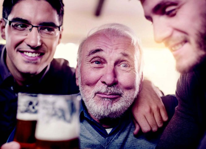 El silicio contenido en la cerveza puede estar asociado con la protección de enfermedades neurodegenerativas como el Alzheimer. Esto se debe a que reduce la biodisponibilidad de aluminio en plasma y tejido cerebral, vinculado con algunas patologías neurodegenerativas importantes.