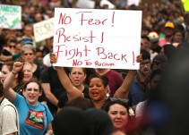 Miles de personas marchan contra el racismo en Boston