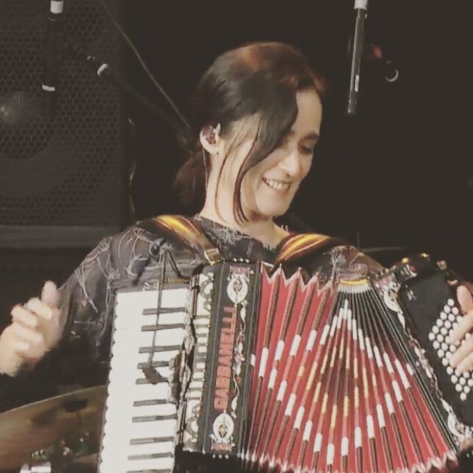 Julieta Venegas dejó este mensaje para los mexicanos: "Necesitamos elegir a gente digna del país que tenemos, hay que votar por gente decente" Julieta Venegas dejó este mensaje para los mexicanos: "Necesitamos elegir a gente digna del país que tenemos, hay que votar por gente decente"