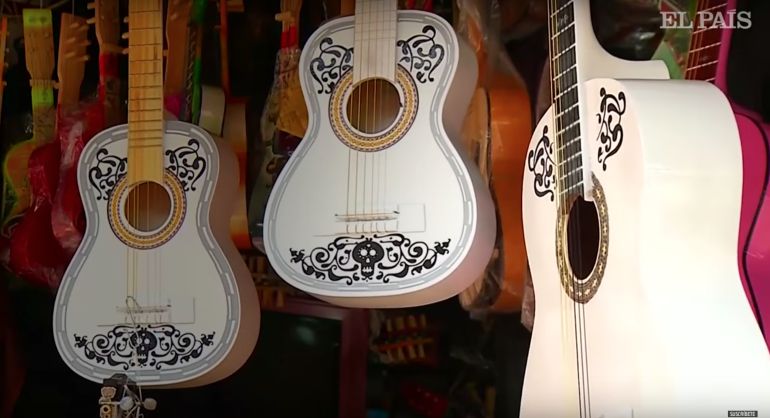 Coco, Paracho: En este pueblo de Michoacán se producen las guitarras con el  diseño de Coco | Sociedad | W Radio Mexico