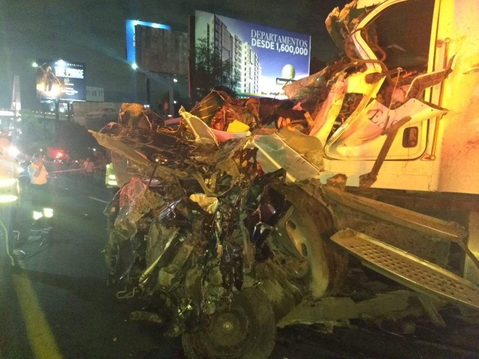 Se confirma la muerte de al menos siete personas por carambola en la Autopista México-Toluca de acuerdo con el jefe de la Policía Capitalina, Raymundo Collins