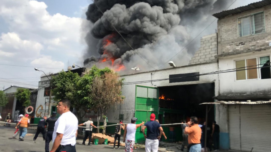 Se registra fuerte incendio en Ecatepec