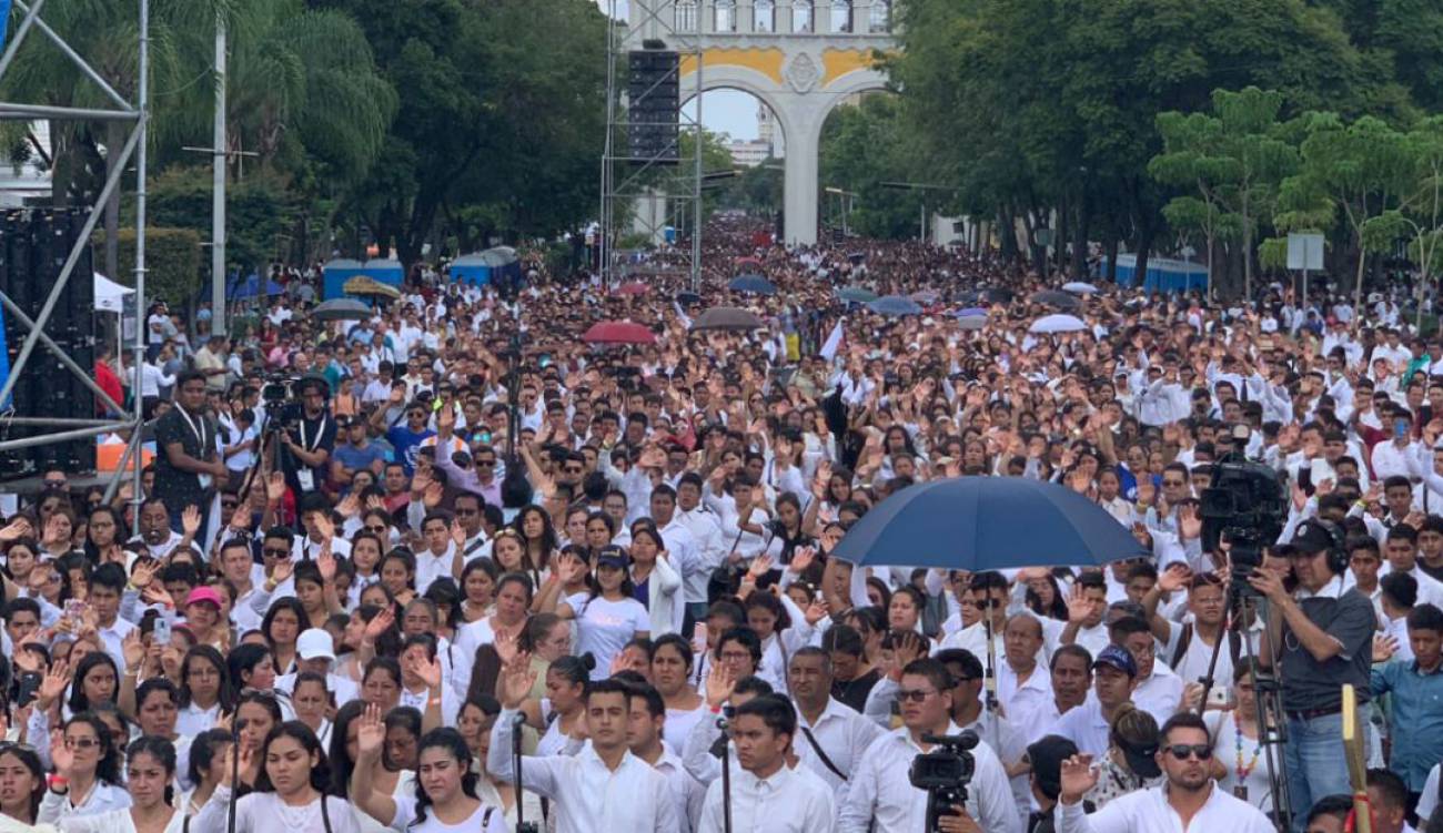 Jóvenes de la Luz del Mundo realizan caminata masiva | Guadalajara | W  Radio Mexico