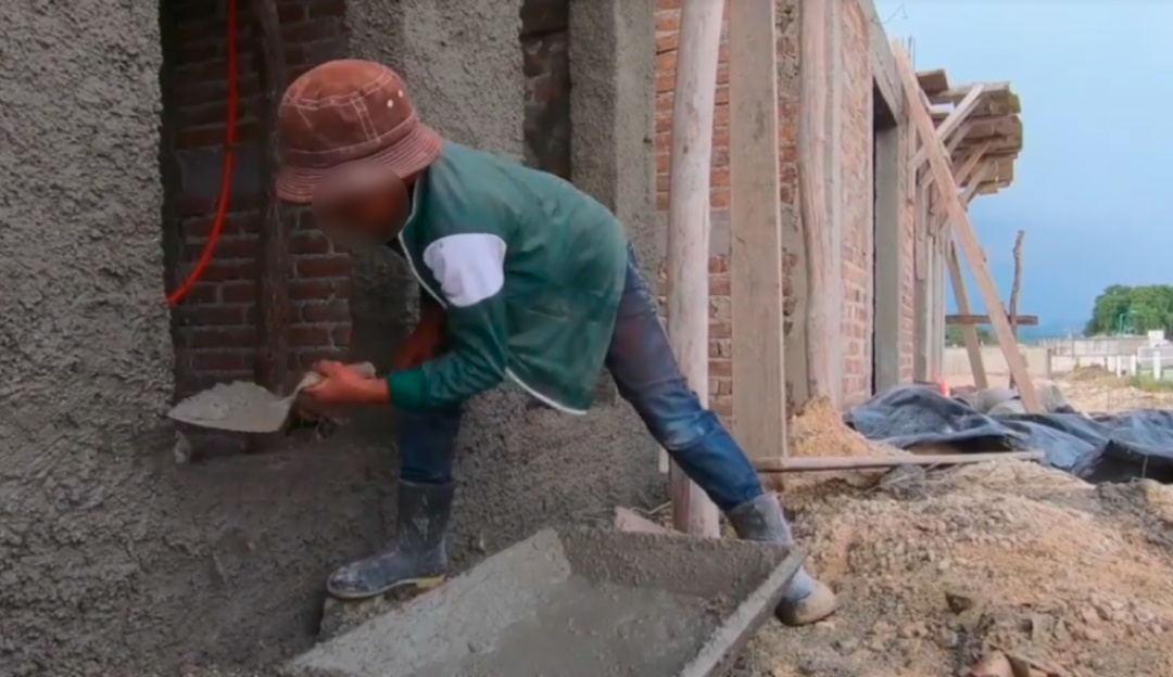 Nino Albanil Con Promedio Escolar De 9 7 Y Suenos De Arquitecto Sociedad W Radio Mexico