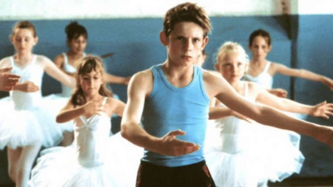 Con tatuajes y rapado; así luce Jamie Bell, el niño de 'Billy Elliot'