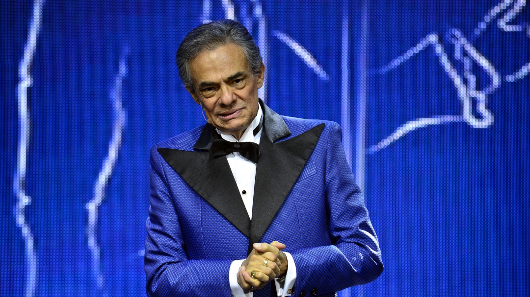 Esposo de Sarita revela imágenes inéditas de los últimos días de José José