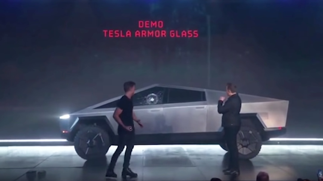 Elon Musk y Tesla Cybertruck protagonizan penoso momento en su presentación