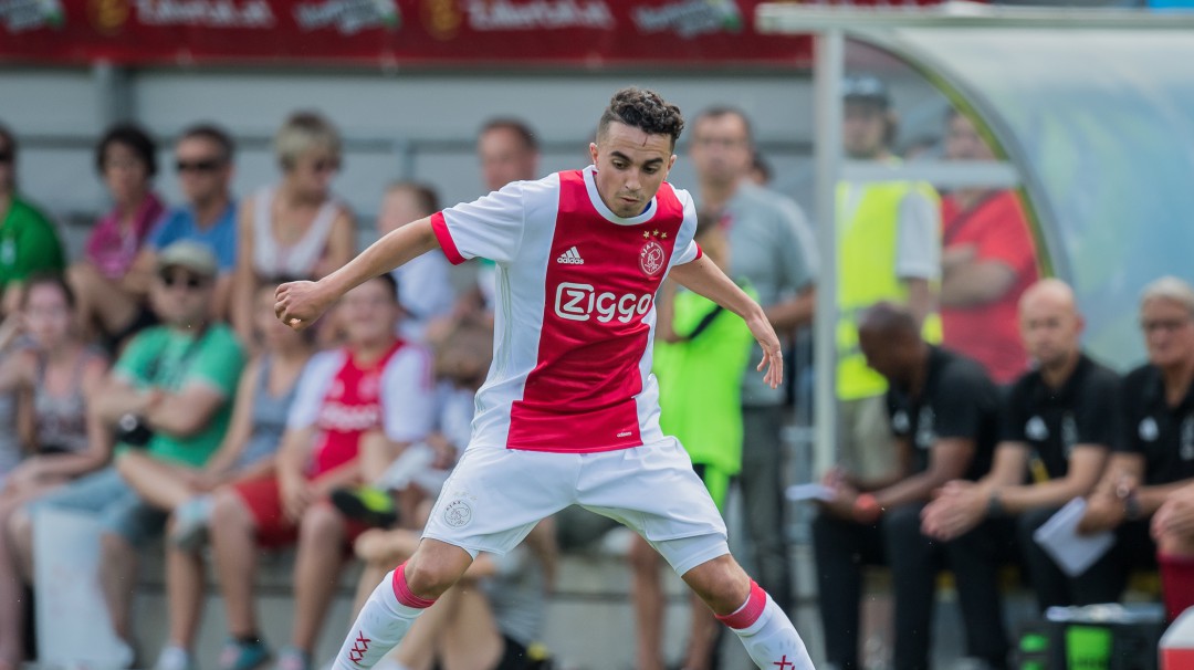 Jugador del Ajax le rescinden contrato tras vencer un coma