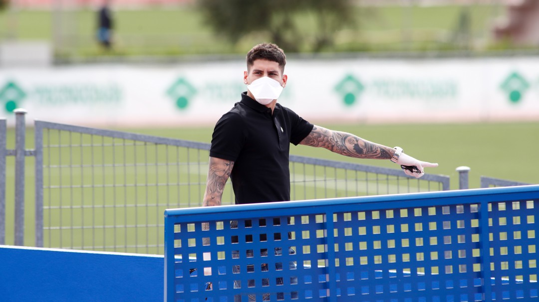 Cinco futbolistas en España dieron positivo tras pruebas de Covid-19