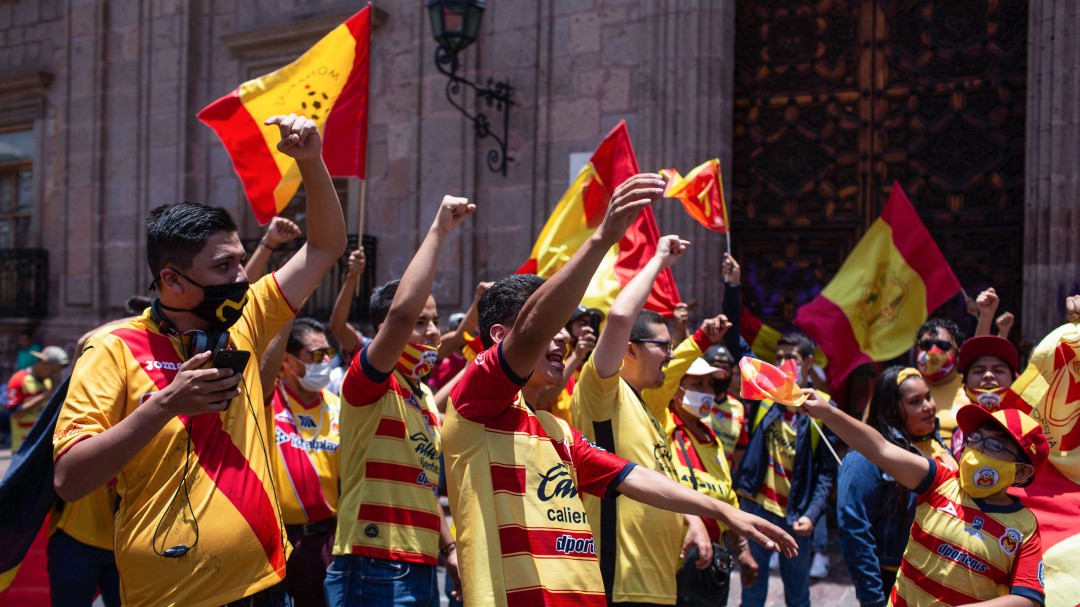 Afición en Morelia se manifestó por la posible mudanza de Monarcas