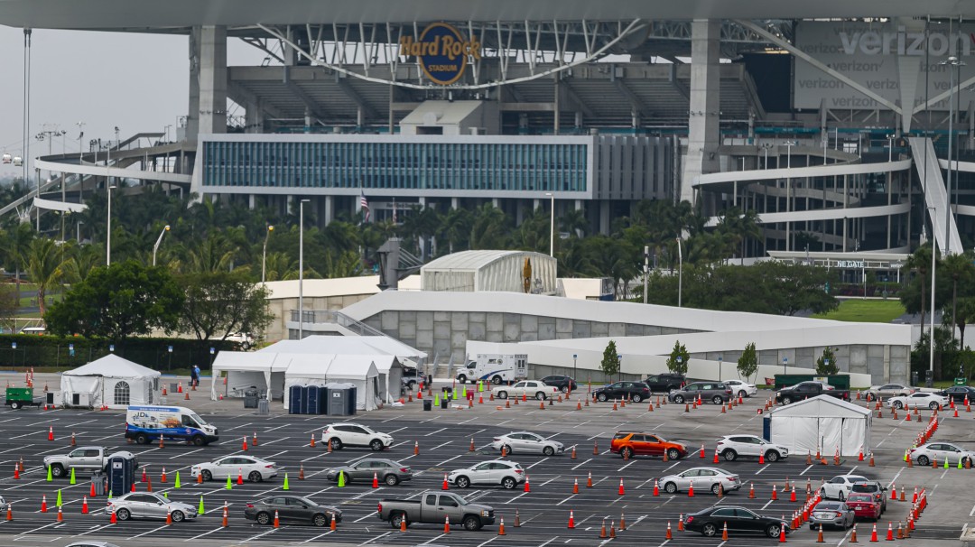 Miami convirtió su estadio en autocinema