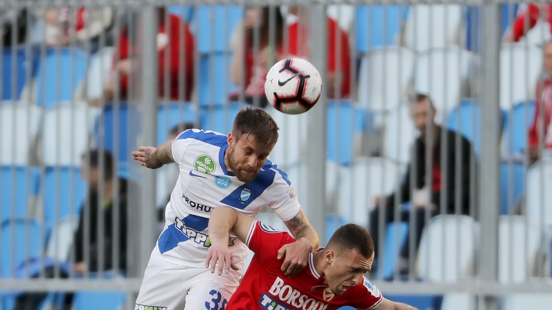 En Hungría permitieron el futbol con aficionados