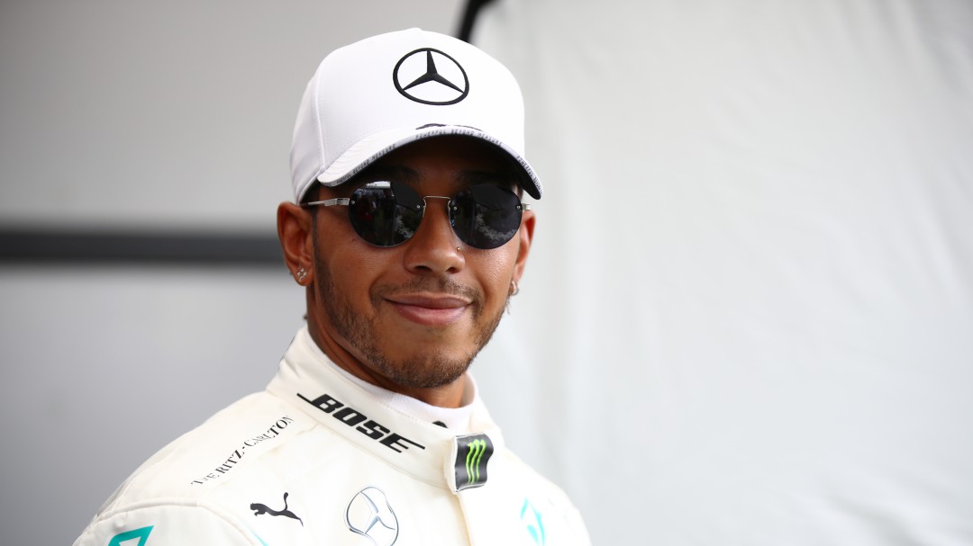 Lewis Hamilton celebró caída de estatua racista