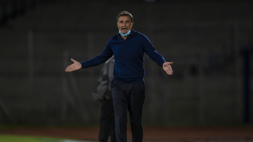 Míchel renunció como entrenador de los Pumas