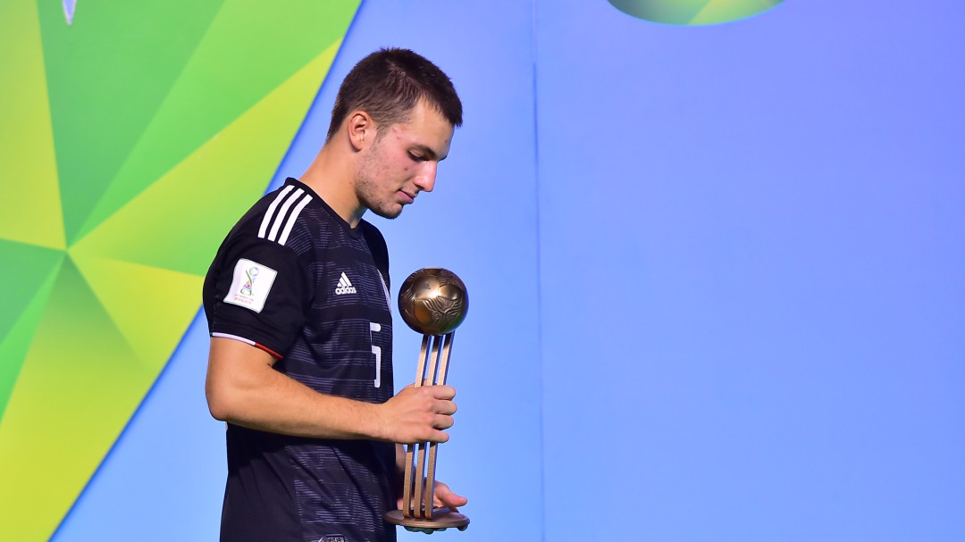 Eugenio Pizzuto es jugador del Lille de Francia