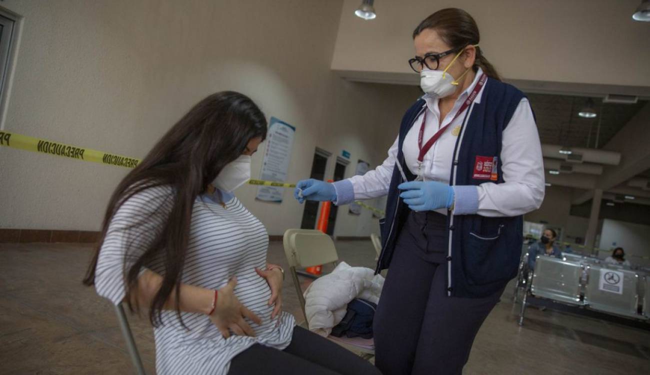 Anuncian inicio de vacuna contra COVID-19 a embarazadas ...