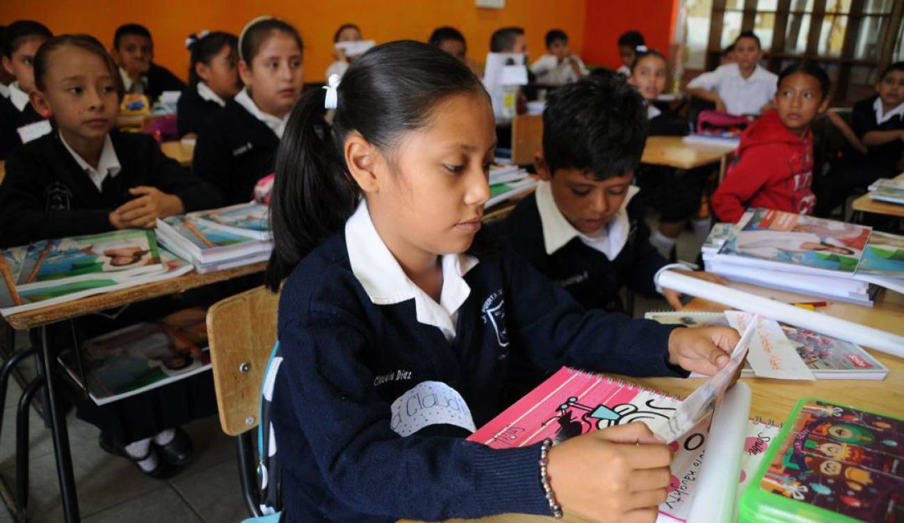 Ciclo Escolar 2021 2022 Asi Puedes Solicitar El Cambio De Escuela O Turno Sociedad W Radio Mexico