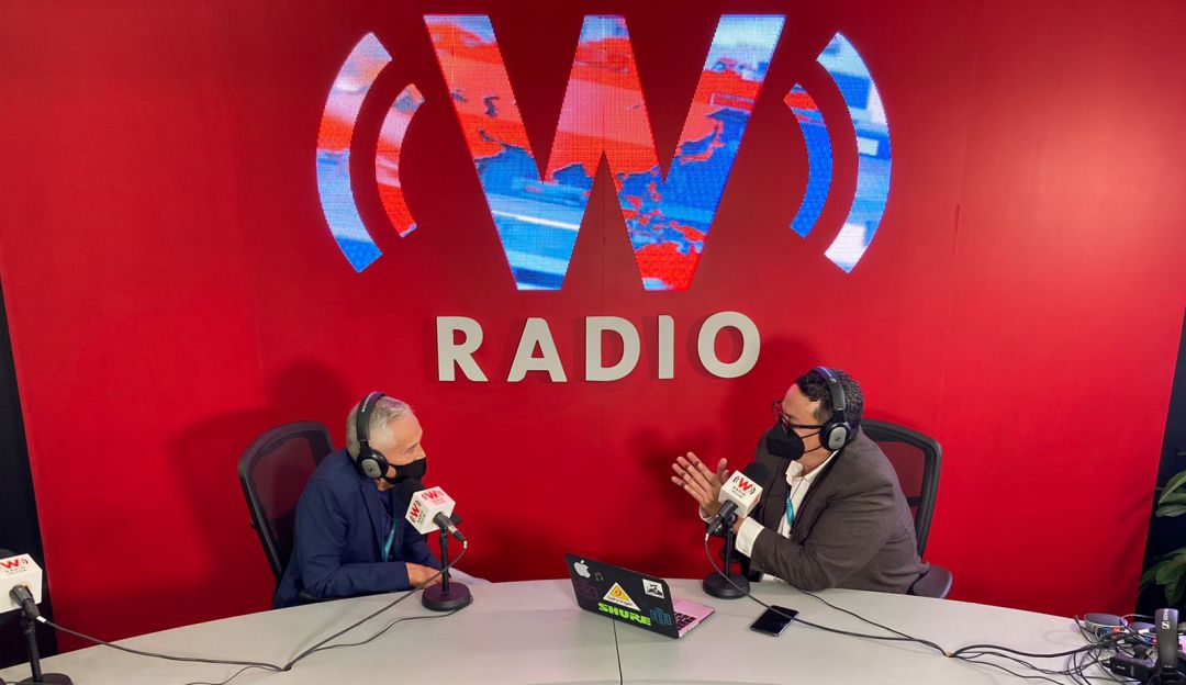 Como periodistas tenemos que cuestionar a los que tienen el poder ...