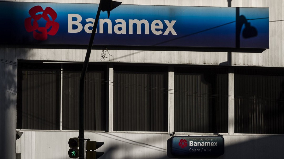 Asegura AMLO, a pesar de amparo no se detendrá la venta de Banamex