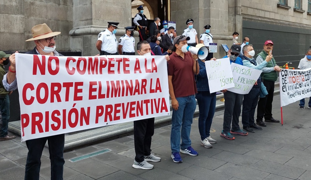 Militantes de Morena rechazan invalidación de prisión preventiva oficiosa |  Nacional | W Radio Mexico