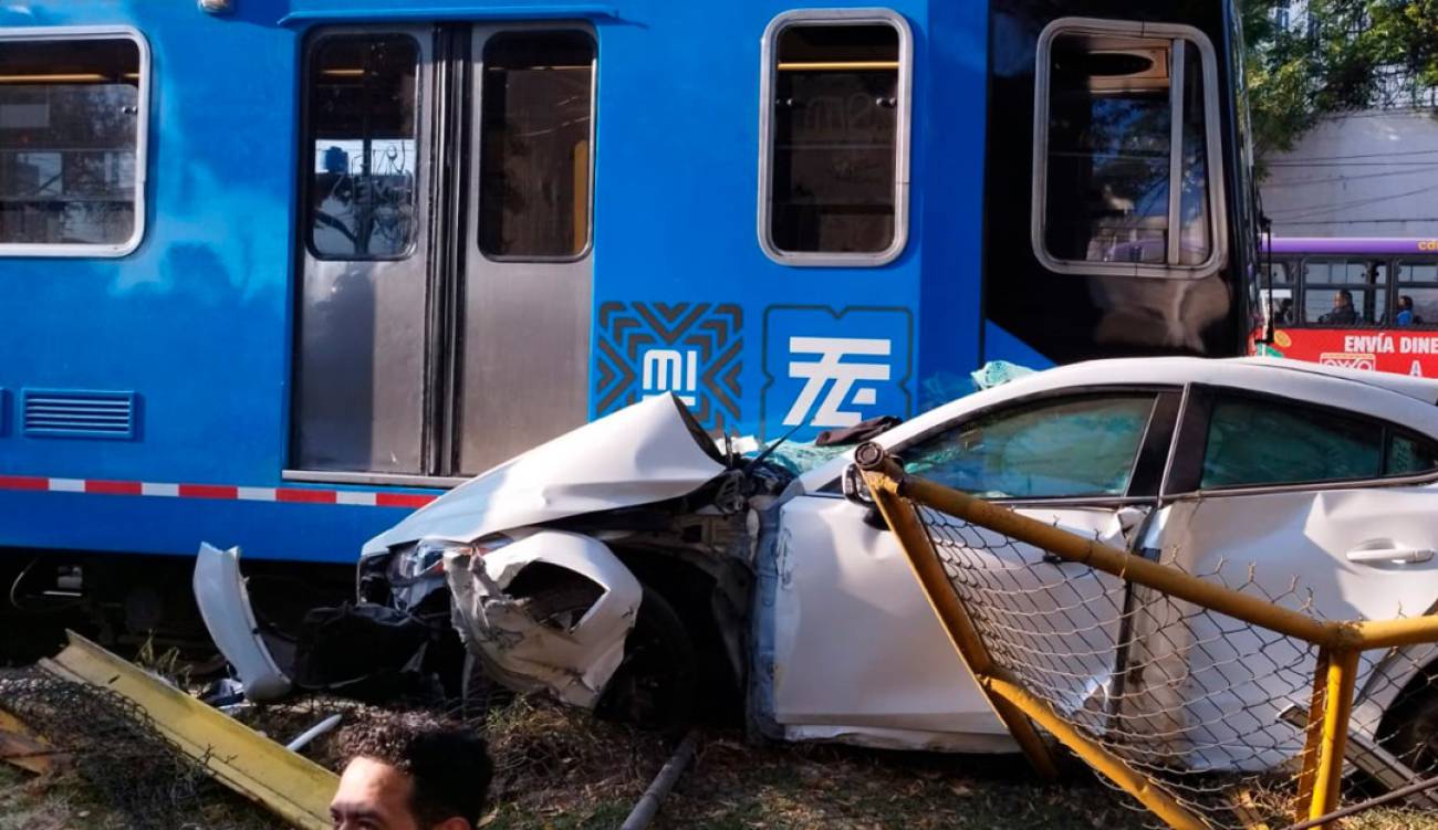 Accidente Tren Ligero Xomali Autom Vil Choca Contra Tren Ligero En La Estaci N Xomali En