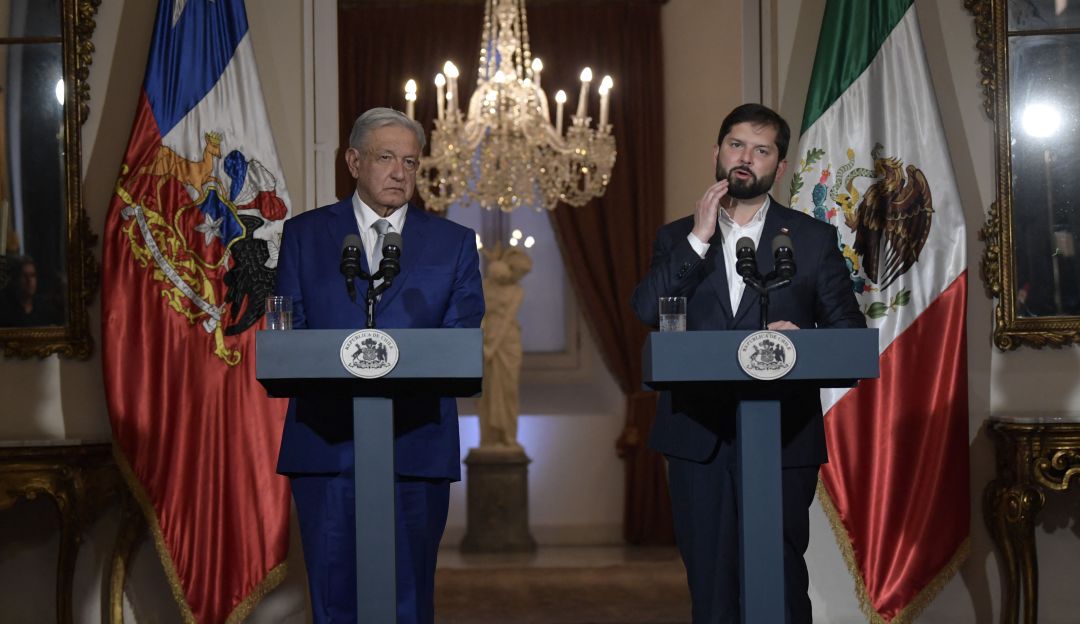 Desde Chile Amlo Denuncia Campaña En Su Contra Por Parte De La Prensa Nacional W Radio Mexico